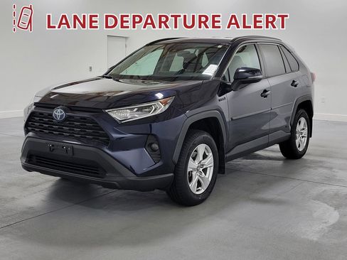 Used 2020 Toyota RAV4 XLE image 4