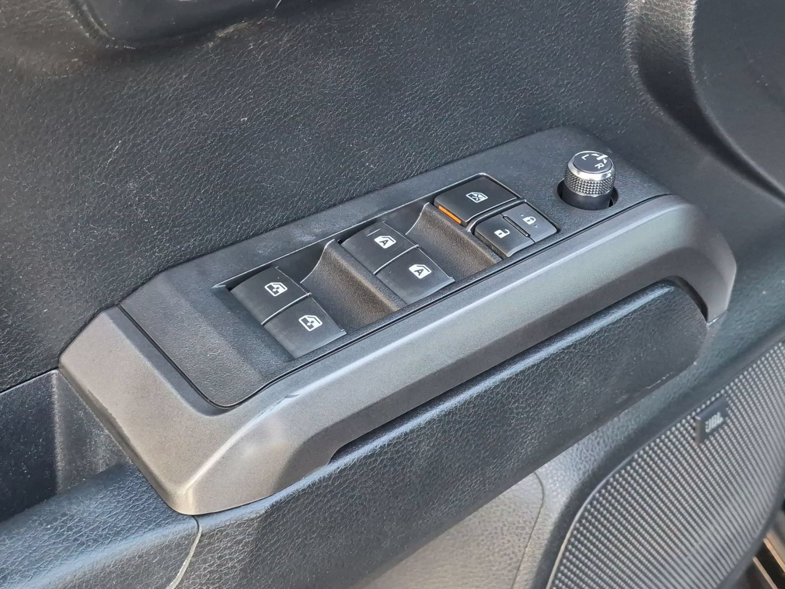 Used 2016 Toyota Tacoma TRD Off-Road AWD/4WD image 13