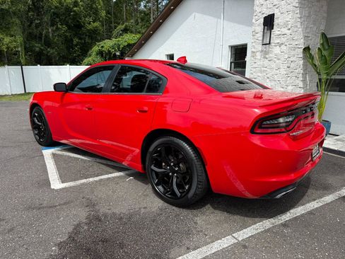 Used 2015 Dodge Charger R/T w/ Plus Group RWD image 3