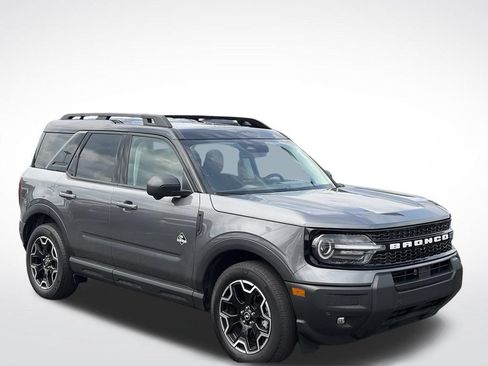 Used 2025 Ford Bronco Sport Outer Banks w/ Outer Banks Tech Package+ AWD/4WD image 2