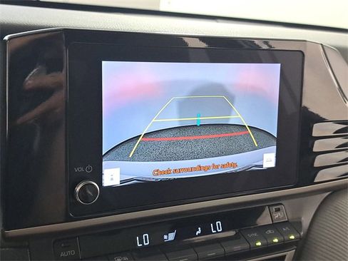 Used 2025 Toyota Camry SE image 30