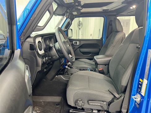 Used 2024 Jeep Gladiator Sport image 18