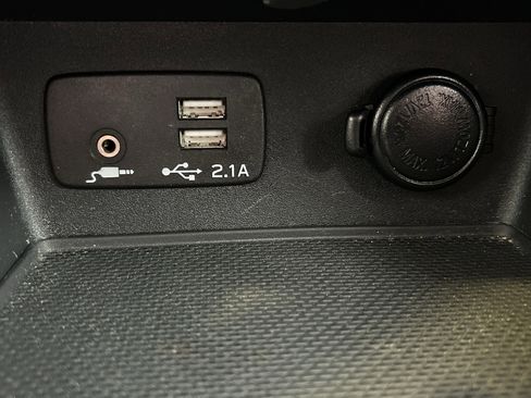 Used 2022 Subaru Forester Premium image 31