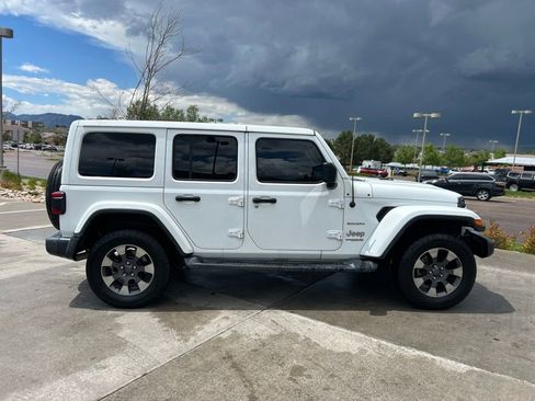 Used 2018 Jeep Wrangler Unlimited Sahara AWD/4WD image 10