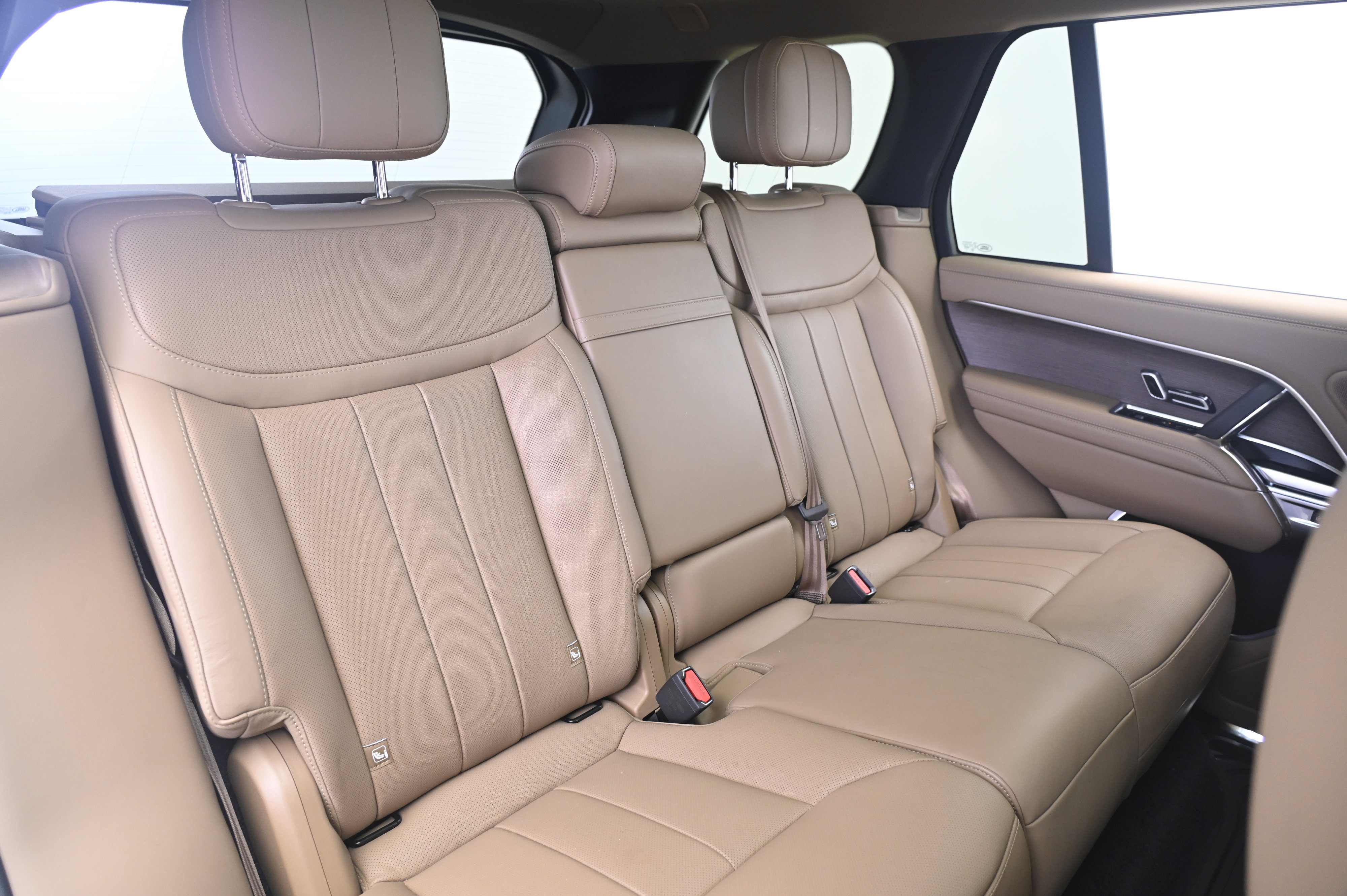 Used 2025 Land Rover Range Rover SE AWD/4WD image 19