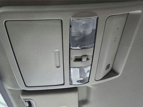 Certified 2025 Nissan Frontier SV image 17