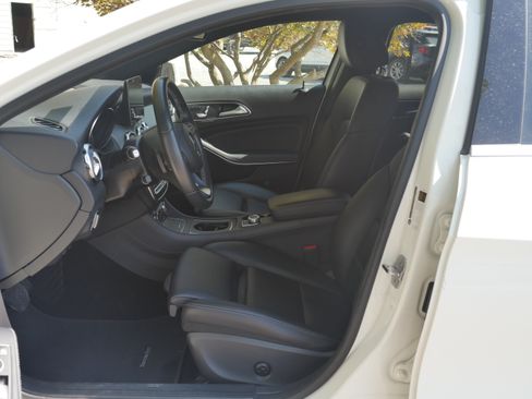 Used 2018 Mercedes-Benz GLA 250 4MATIC image 3