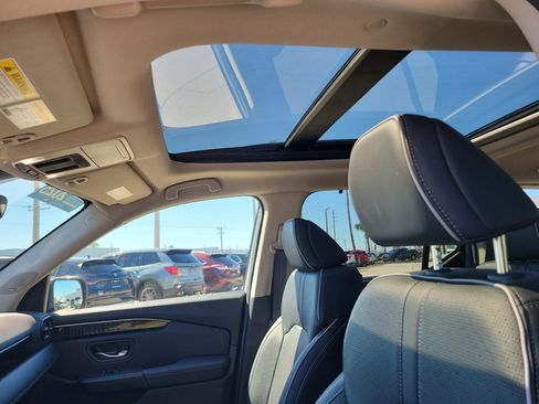 Used 2025 Honda Pilot Elite image 23