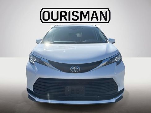 Certified 2023 Toyota Sienna LE image 2