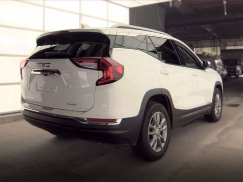 Used 2024 GMC Terrain SLT AWD/4WD image 2