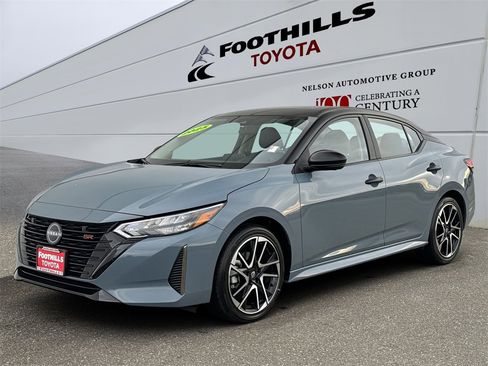 Used 2025 Nissan Sentra SR w/ SR Premium Package image 3