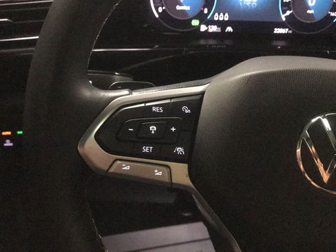 Used 2024 Volkswagen Atlas Cross Sport SE w/ Panoramic Sunroof Package FWD image 22