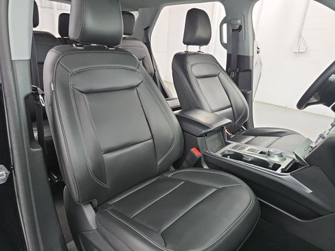 Used 2024 Ford Explorer XLT w/ Equipment Group 202A image 10