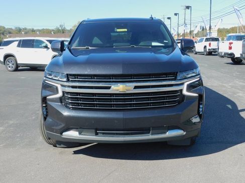 Used 2023 Chevrolet Suburban LT image 3
