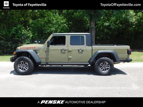 Used 2025 Jeep Gladiator Mojave w/ Convenience Group AWD/4WD image 2
