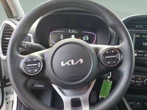 Certified 2025 Kia Soul LX w/ LX Technology Package FWD image 16