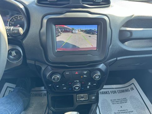 Used 2021 Jeep Renegade Latitude FWD image 13