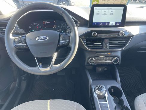 Used 2022 Ford Escape SE w/ SE Sport Appearance Package image 4