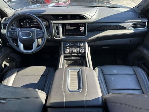 Used 2023 GMC Yukon Denali image 2