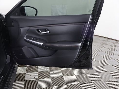 Used 2022 Nissan Sentra SR w/ SR Premium Package image 25