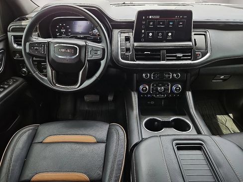 Used 2024 GMC Yukon XL AT4 w/ Technology Package AWD/4WD image 19