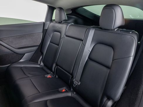 Used 2023 Tesla Model Y Long Range image 17