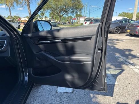 Used 2025 Kia Seltos S FWD image 11