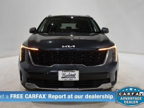 Used 2024 Kia Sorento S image 2