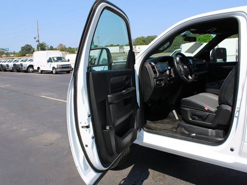 Used 2024 RAM 2500 Tradesman w/ Chrome Appearance Group AWD/4WD image 16