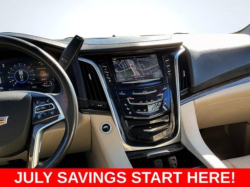 Used 2018 Cadillac Escalade ESV Luxury AWD/4WD image 12