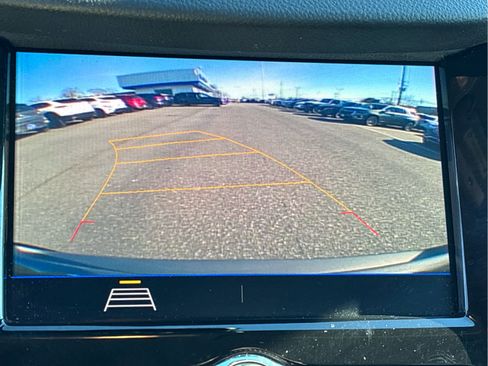 Used 2021 Chevrolet Trax LT w/ Driver Confidence Package image 18