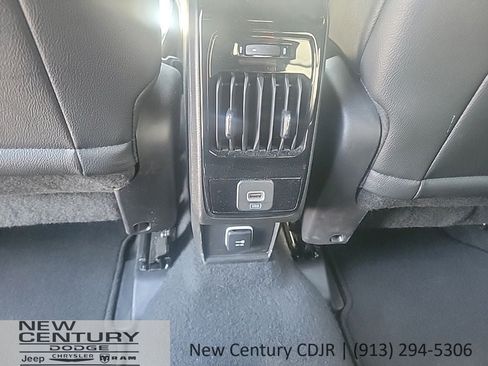 Used 2025 Jeep Compass Limited AWD/4WD image 17