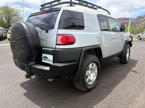 Used 2007 Toyota FJ Cruiser 4WD image 10