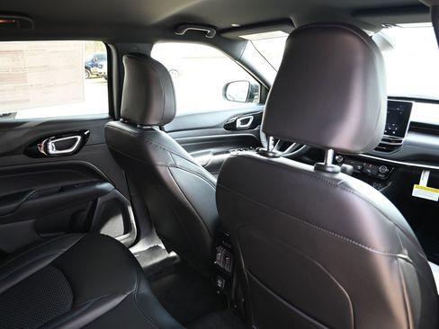 New 2026 Jeep Compass Latitude image 23