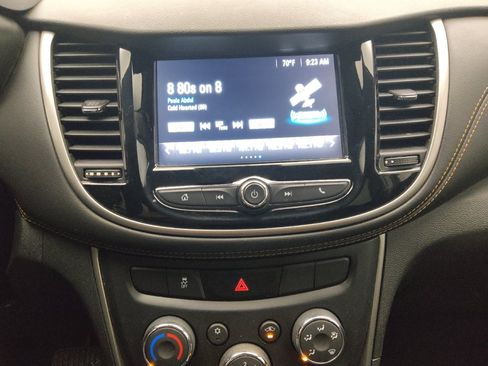 Used 2017 Chevrolet Trax LT FWD image 25