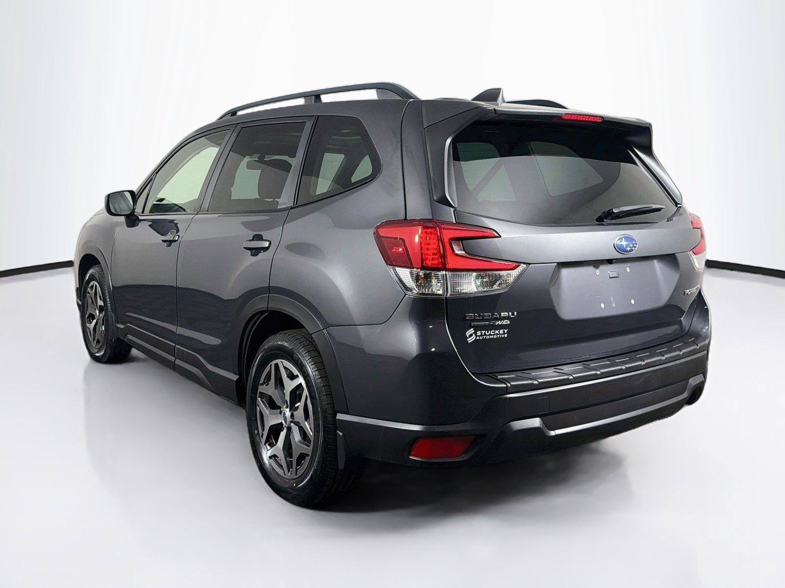 Used 2021 Subaru Forester Premium AWD/4WD image 9