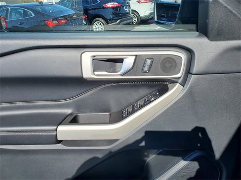 Certified 2022 Ford Explorer XLT w/ Equipment Group 202A image 10