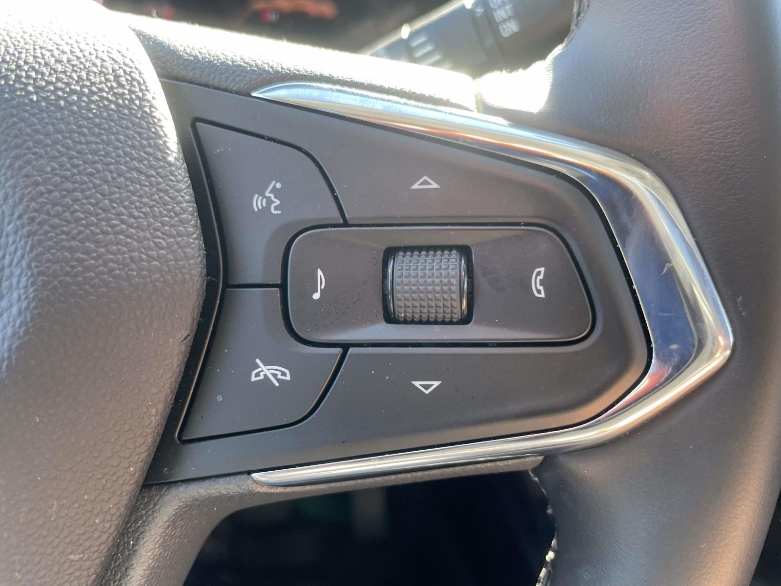 Used 2026 Chevrolet Trax ACTIV w/ Sunroof Package FWD image 21