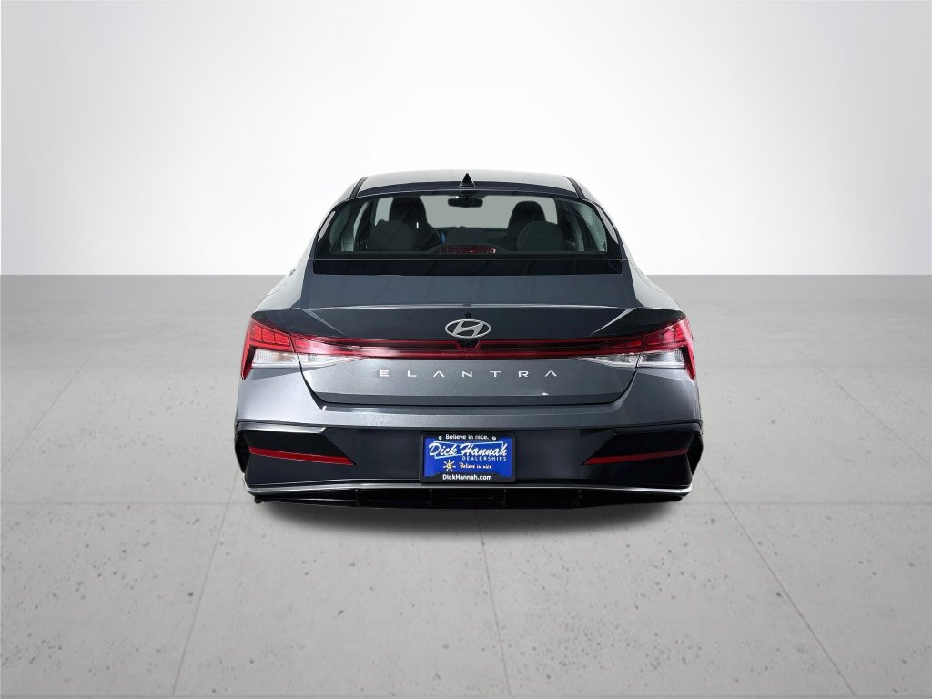 Used 2025 Hyundai Elantra SEL FWD image 7