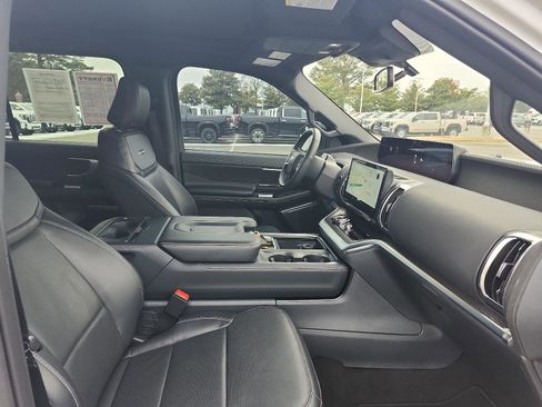 Used 2025 Ford Expedition Max Platinum w/ Stealth Appearance Package image 8