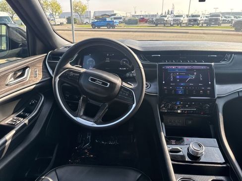 Used 2024 Jeep Grand Cherokee L Limited w/ Luxury Tech Group II image 22