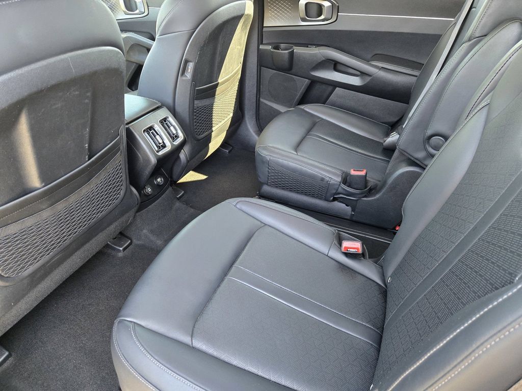 Used 2023 Kia Sorento EX AWD/4WD image 11