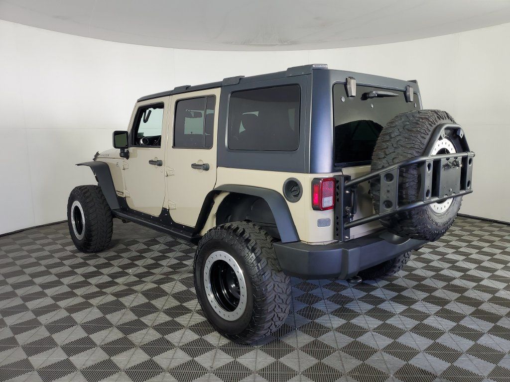 Used 2018 Jeep Wrangler Unlimited Rubicon w/ Connectivity Group AWD/4WD image 6