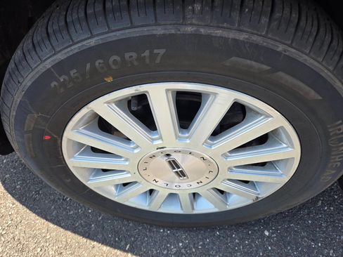 Used 2004 Lincoln Town Car Signature image 21