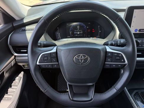 Used 2025 Toyota Grand Highlander AWD image 12