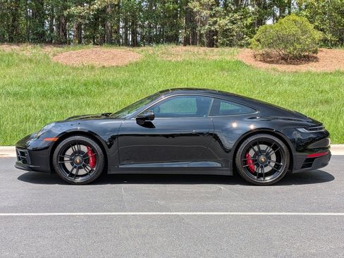 Certified 2023 Porsche 911 Carrera GTS RWD image 2