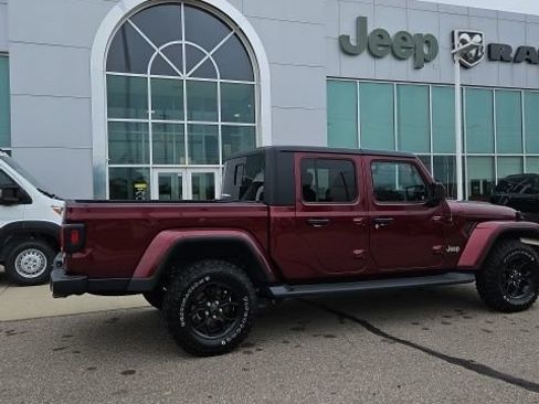 Used 2022 Jeep Gladiator Overland w/ Cold Weather Group AWD/4WD image 5