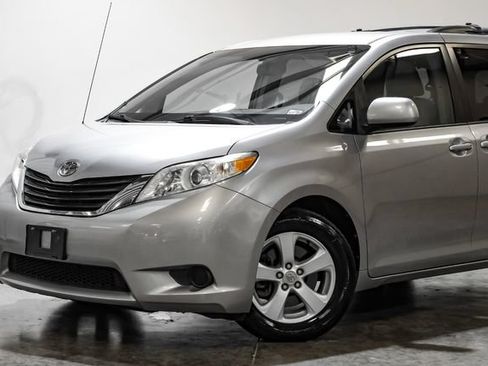 Used 2012 Toyota Sienna LE FWD image 6