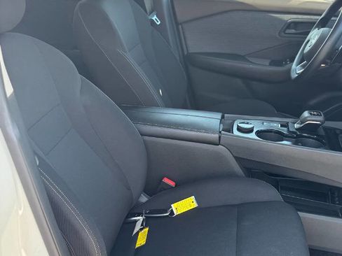 Used 2023 Nissan Rogue S image 12