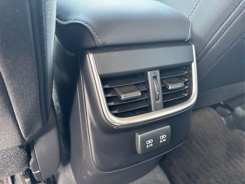 Used 2022 Subaru Outback Premium image 31